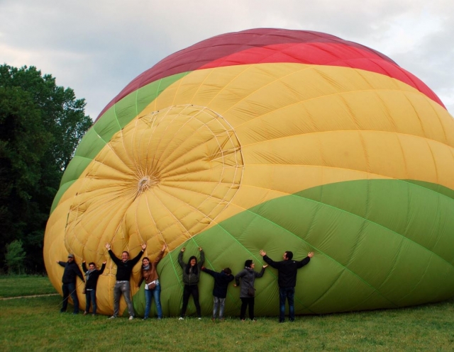  Hugging the balloon 